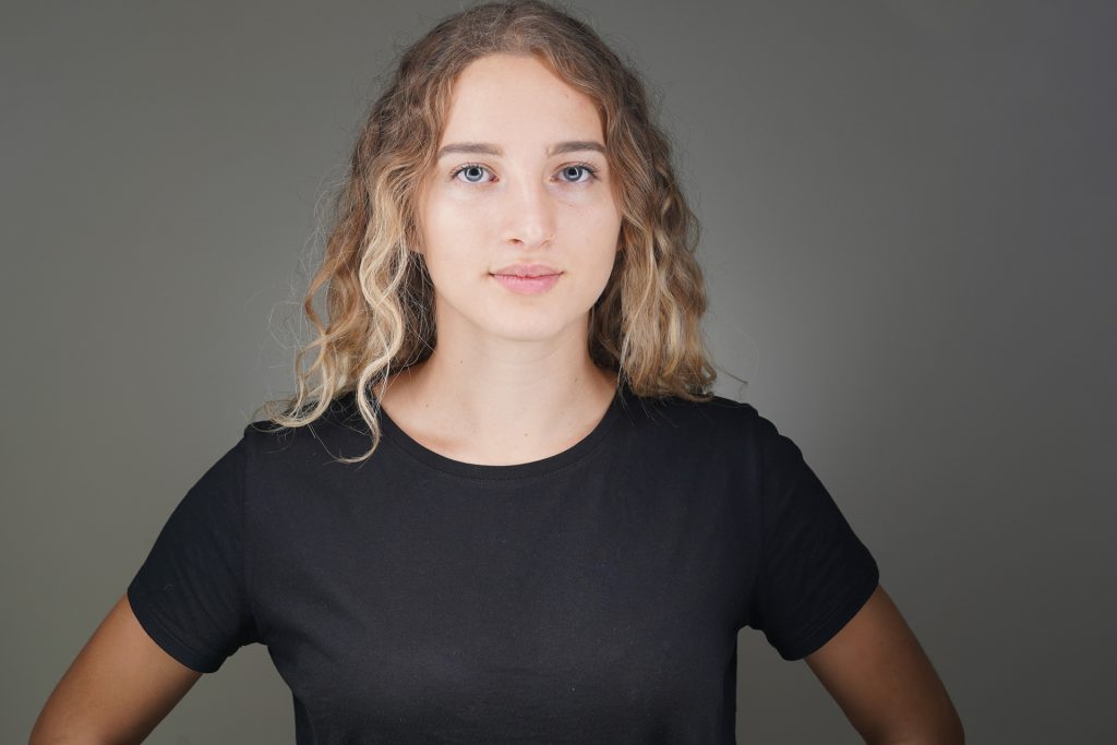 Julie-R-22387-Edit