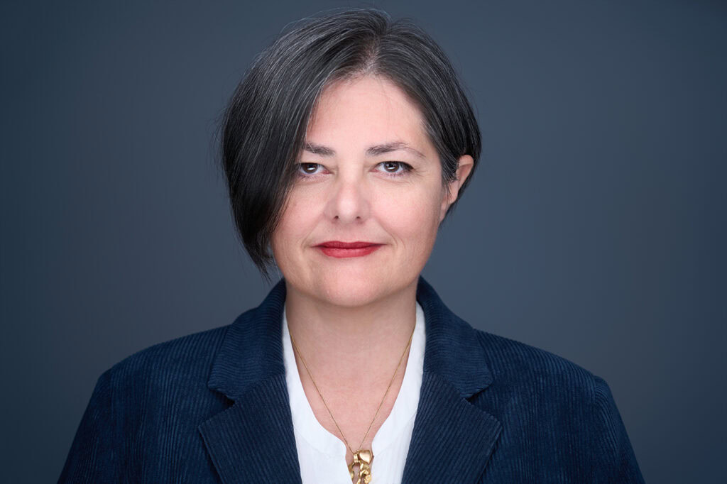 Séance de headshot haut de gamme à Paris – Studio professionnel entre l'Étoile et Concorde.