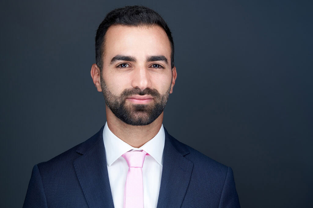 Portrait professionnel au studio des Champs-Élysées – Accès direct métro Franklin D. Roosevelt.