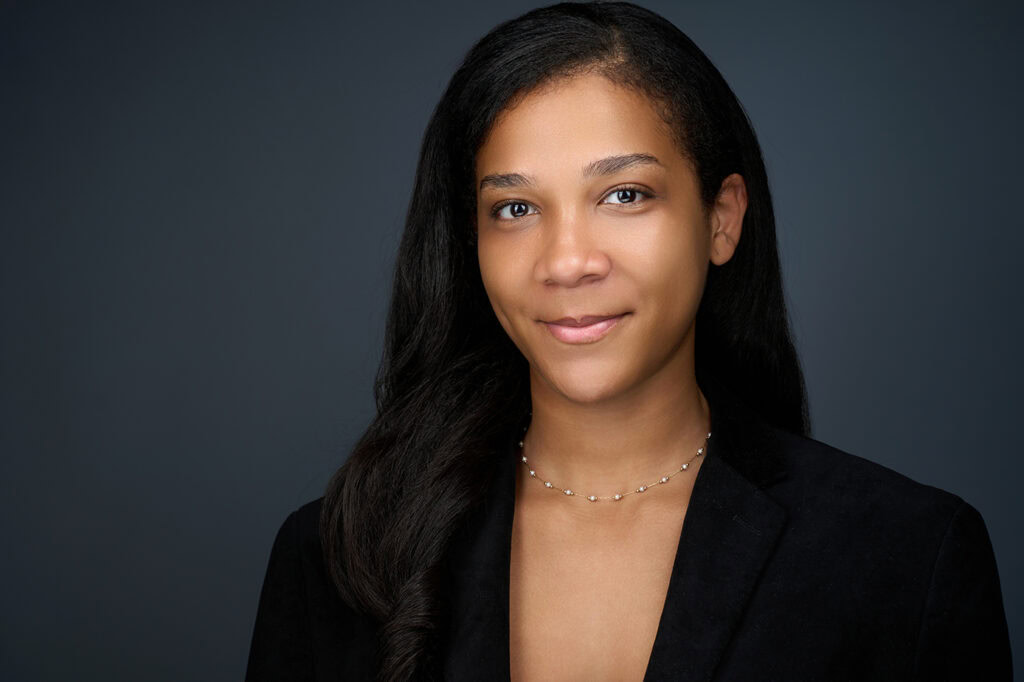 Portrait professionnel femme d'affaires, photographie corporate, image de leadership et confiance.