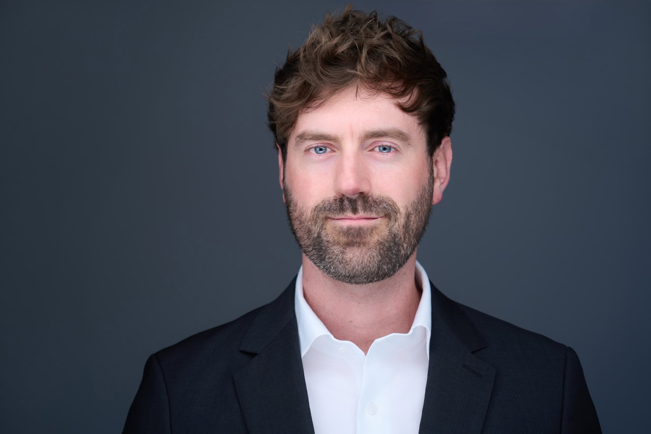 Portrait d'un collaborateur de Quadrille Capital, séance dans les locaux du client à Paris