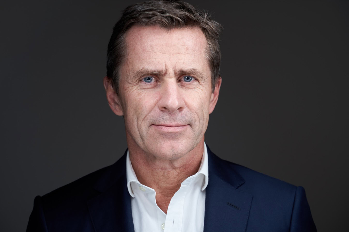 Portrait corporate moderne d'un collaborateur d'une entreprise tech réalisé à Paris